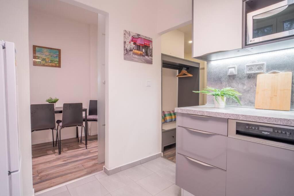 Sukromny Staromestsky Apartman V Uzasnej Lokalite/Cozy Old-Town Apartment In A Great Neighborhood Bratislava Exterior foto